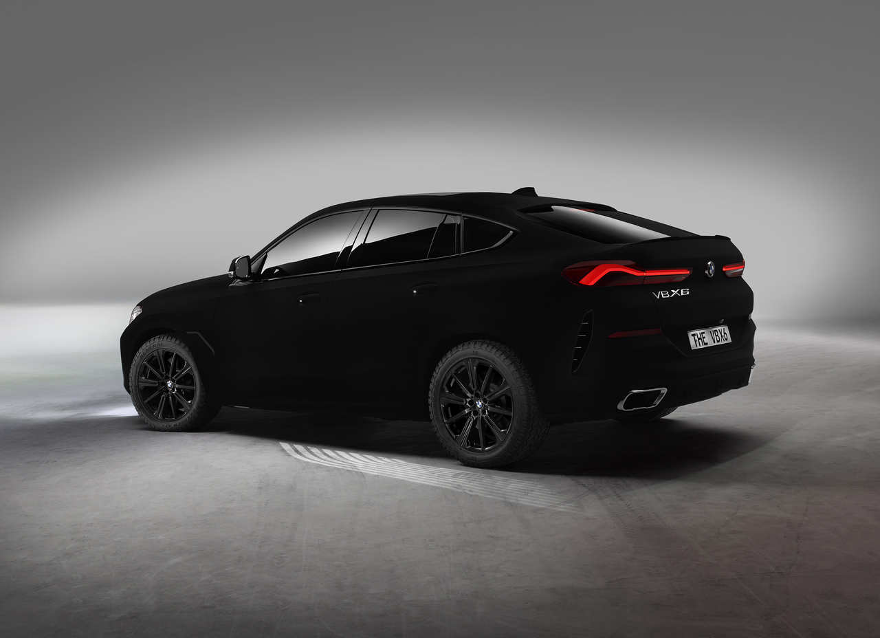 Vantablack sur une voiture : l'effet trou noir expliqué BMW X6 vantablack