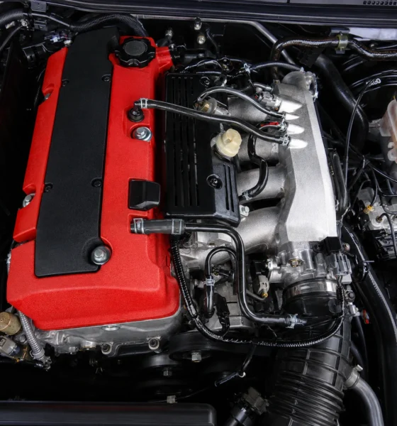 le moteur Moteur VTEC et son légendaire cache culbuteur rouge