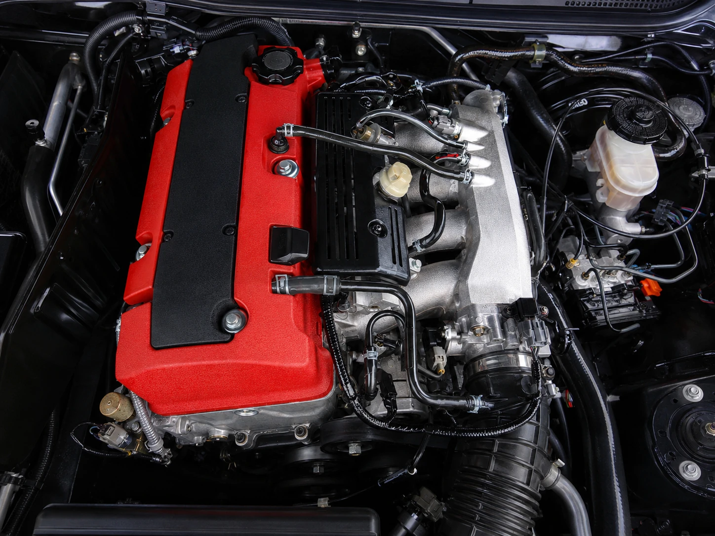 le moteur Moteur VTEC et son légendaire cache culbuteur rouge