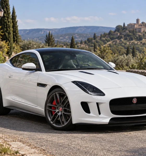 Jaguar F-Type blanche