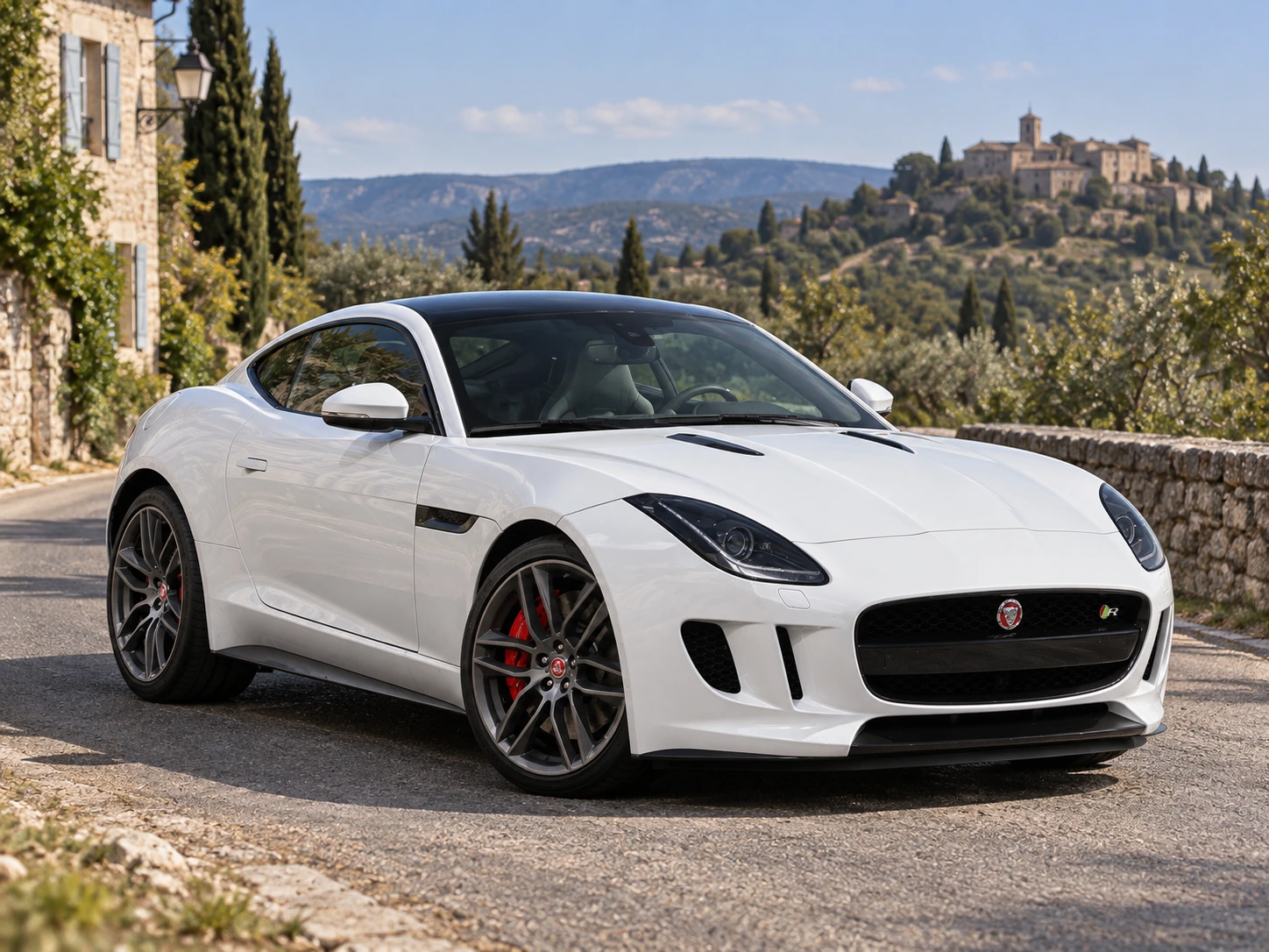 Jaguar F-Type blanche